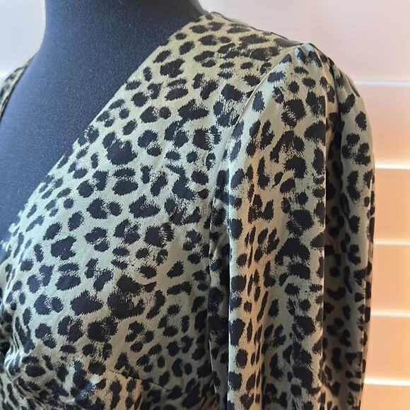 Good American Sage Leopard Wrap Top Balloon Long Sleeve Green Black Size 1 = S - Picture 4 of 15
